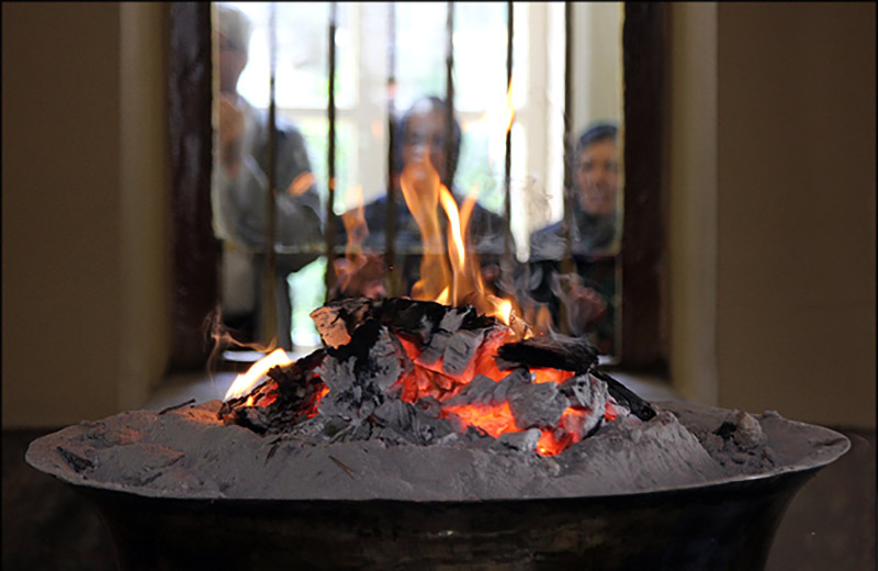 سوخت چوب خوشبو در آذرگان