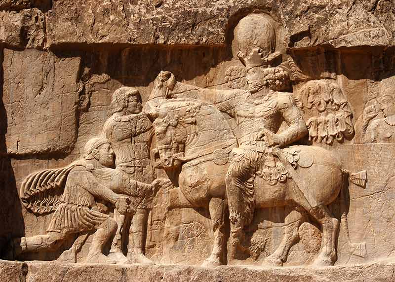 سنگ نگاره پیروزی شاپور اول بر امپراتور روم در کرمانشاه