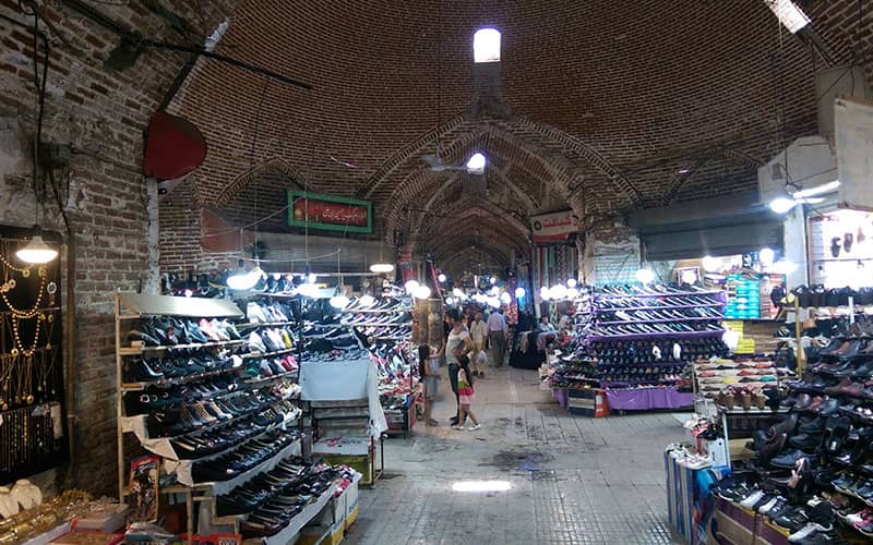 تیمچه بازاری قدیمی با سقف آجری