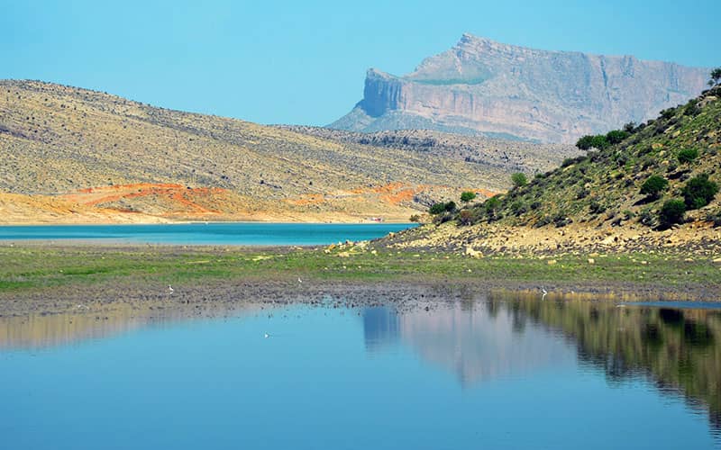 دریاچه ای پراب در منطقه ای کوهستانی
