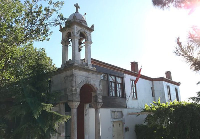 ناقوس و نمای بیرونی کلیسای آیا یورگی بوک آدا استانبول