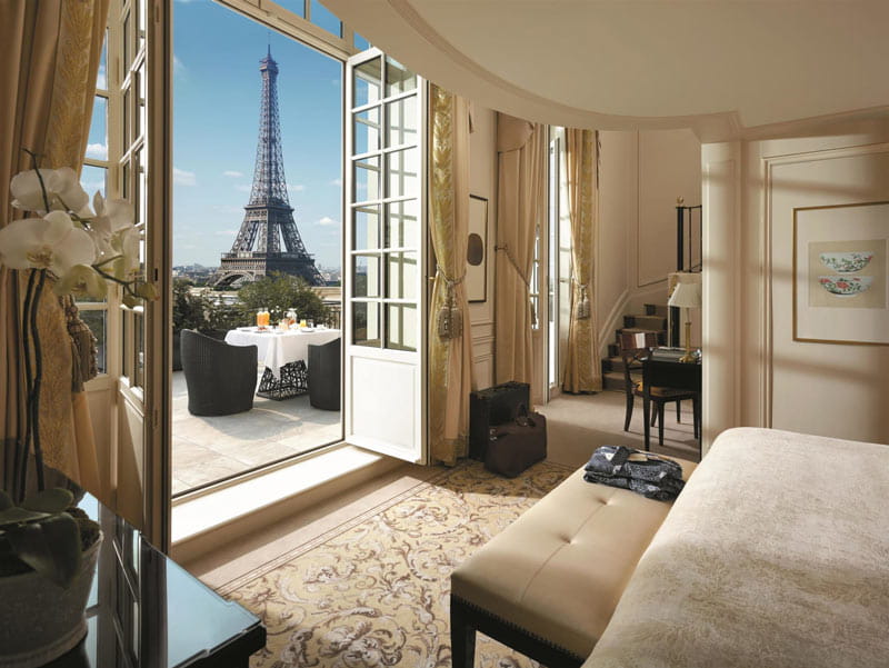 تصویر برج ایفل از تراس هتل شانگری لا پاریس