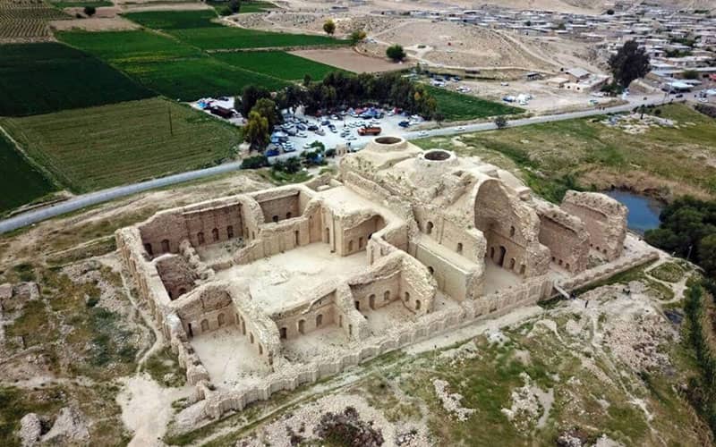 تصویر هوایی از بقایای کاخ اردشیر بابکان