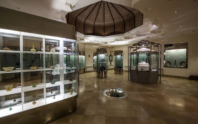 قفسه های شیشه ای موزه