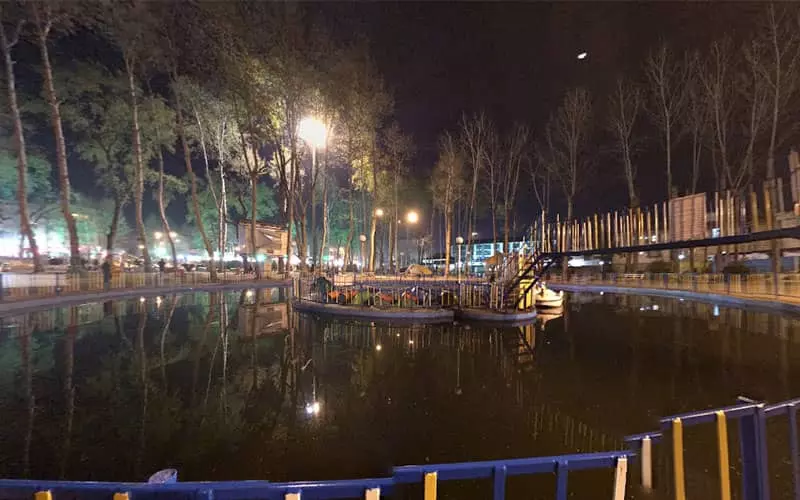دریاچه پارک فومن در شب