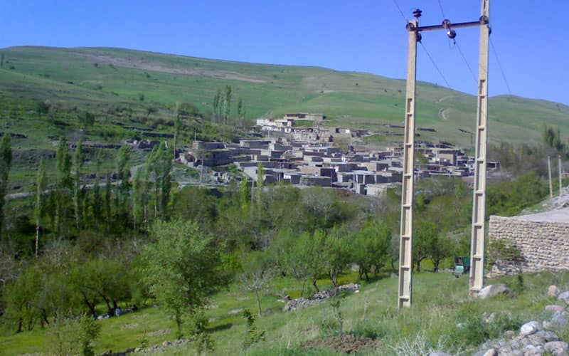 روستای پلکانی در منطقه ای سرسبز