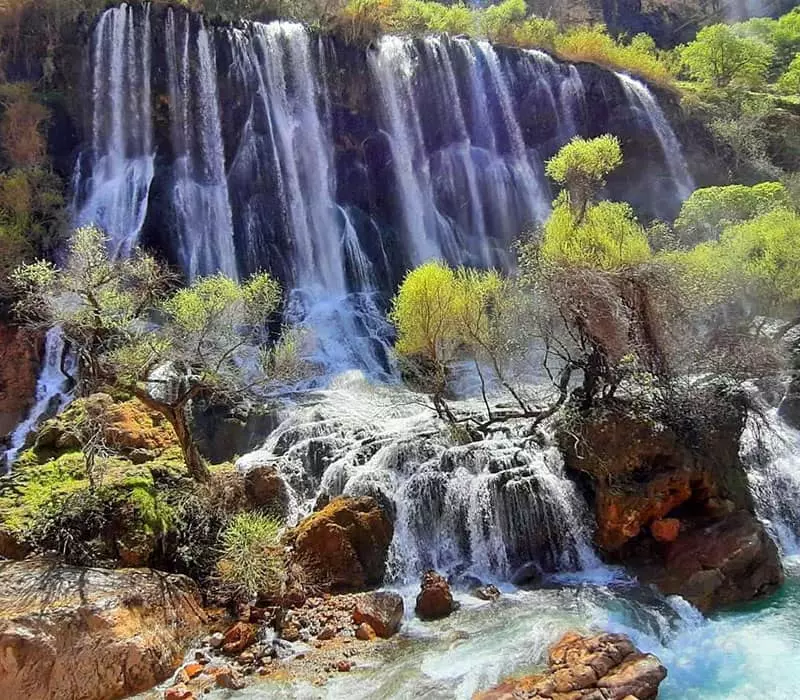آبشار پرآب شوی در دزفول