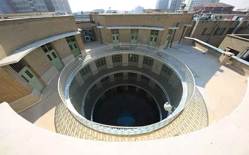 تصویری از بالای ساختمان موزه عبرت