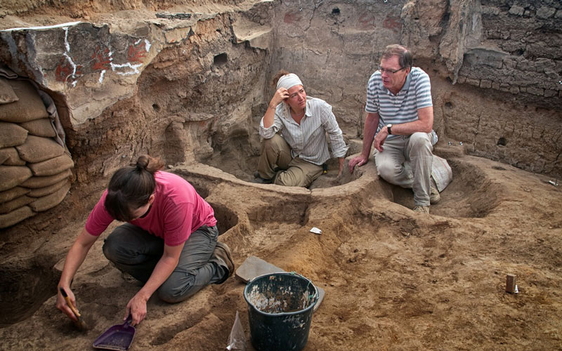 باستان شناسان در حال حفاری در چاتال هویوک