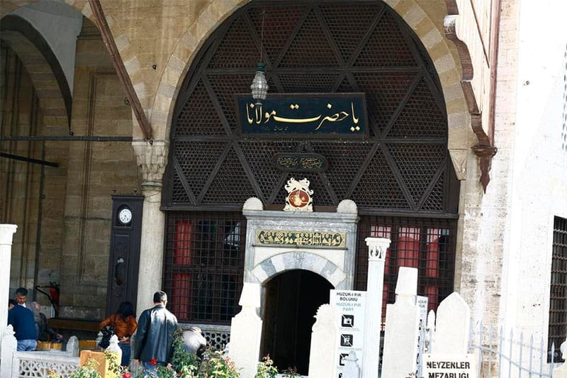 ورودی آرامگاه مولانا