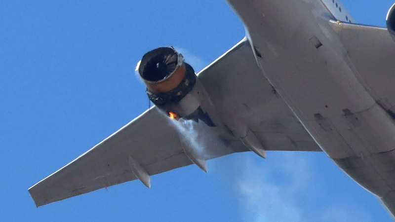 آتش گرفتن موتور هواپیمای یوناتد ایرلاینز در آسمان ایالت کلرادو