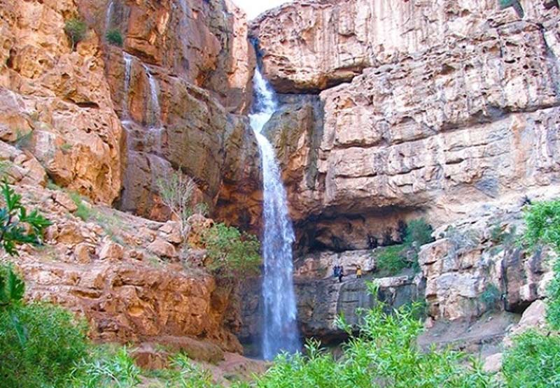 نمای دور از آبشار دره گاهان