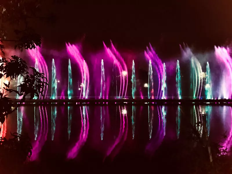 آب‌نمای موزیکال پارک ملت در شب