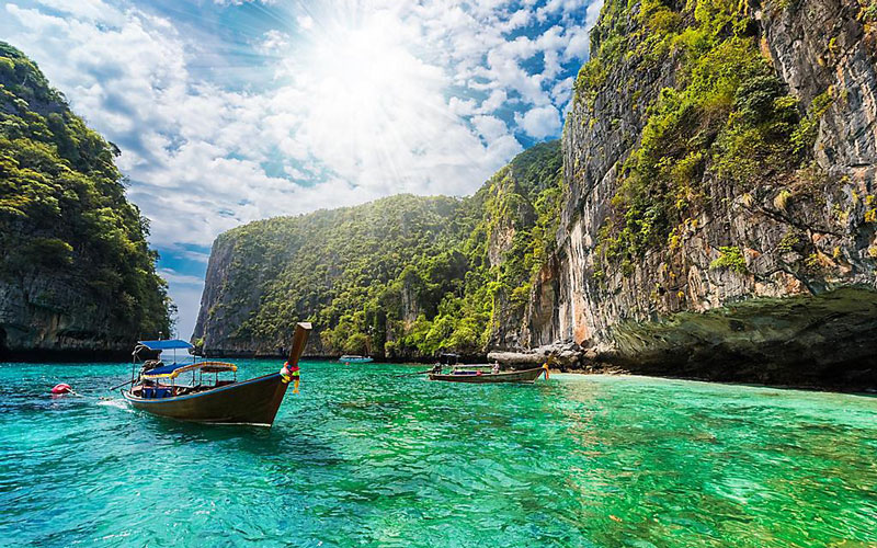 قایق تفریحی در جزایر تایلند