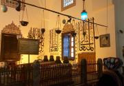 قبور مریدان مولانا در اتاق آرامگاه