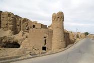 بناهای باستانی خشتی در روستای عقدا