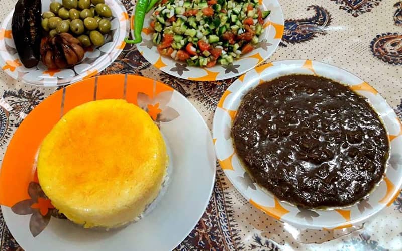 شش انداز بادمجان با برنج و سالاد شیرازی