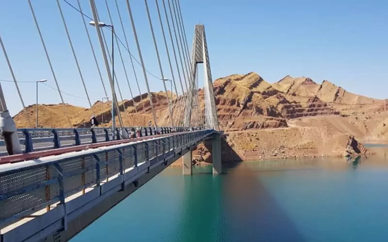 پل کابلی روی رودخانه