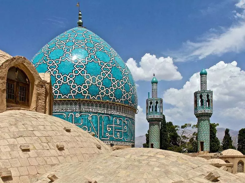 تصویر گنبد و مناره های مقبره شاه نعمت الله ولی