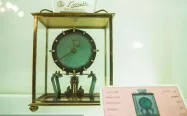 ساعتی خارجی در موزه زمان