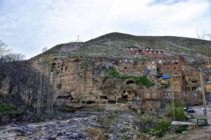 خانه های کوهستانی و پلکانی روستای چراغیل