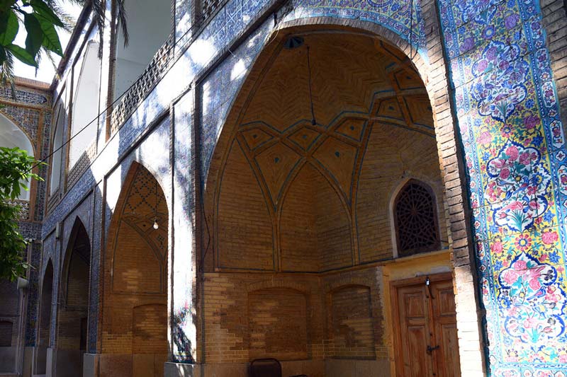حجره‌های مدرسه خان شیراز