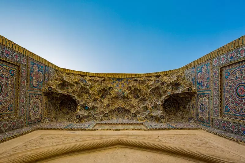 تزیینات ورودی مسجد نصیر الملک