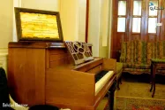 پیانو در کاخ سلطنتی باغ عفیف آباد شیراز