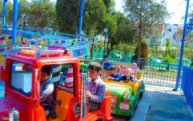ماشین سواری کودکان در شهربازی