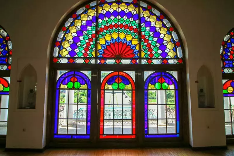 پنجره‌های رنگی موزه قاجار تبریز