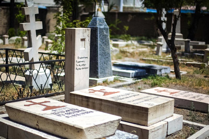 مدفونین در قبرستان ارامنه مشهد