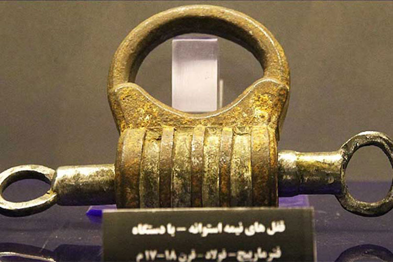 قفل قدیمی موزه آذربایجان تبریز