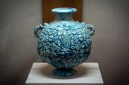 گلدان آبی رنگ در موزه سنندج عمارت سالار سعید
