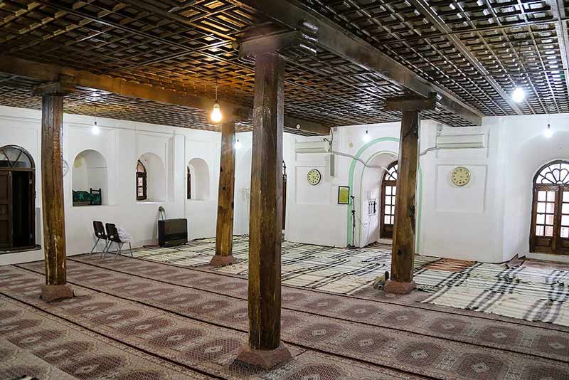 ستون‌های داخلی مسجد دو مناره سقز