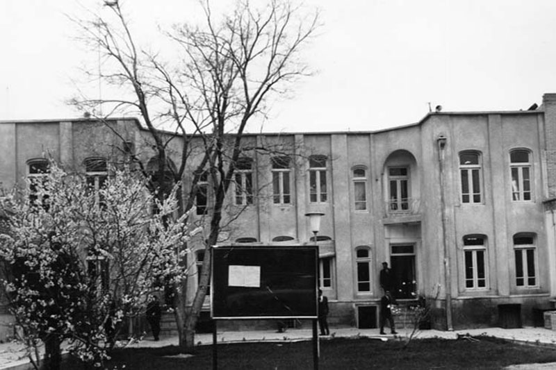 عکس قدیمی مدرسه رشدیه تبریز