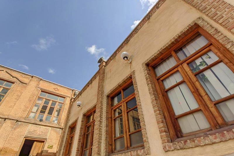 پنجره‌های مدرسه رشدیه تبریز