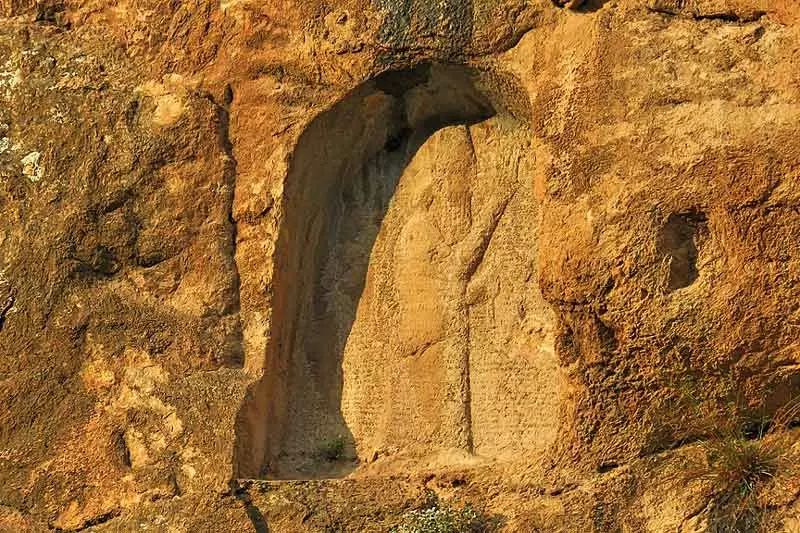 نقش برجسته سارگون دوم سنگ نبشته اورامان
