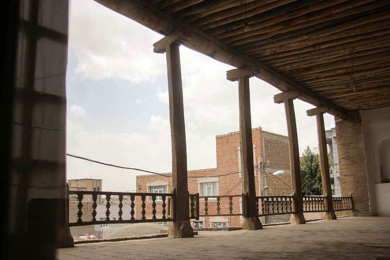 ستون‌های ایوان مسجد دو مناره سقز