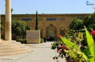 ورودی ساختمانی در محوطه حافظیه شیراز
