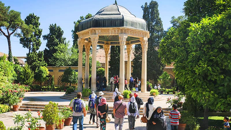 حضور گردشگران در حافظیه شیراز