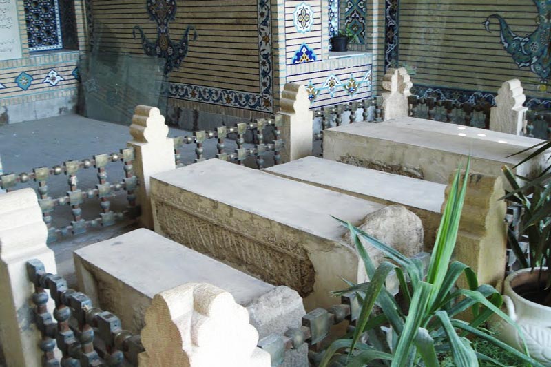 قبور آرامگاه شیخ روزبهان شیراز