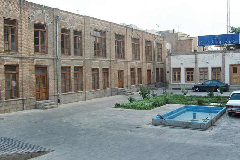 حیاط مدرسه رشدیه تبریز