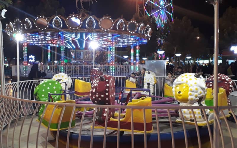 وسایل بازی کودکان در شهربازی الماس شهر مشهد