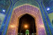 طاق‌های کاشی‌کاری شده در مدرسه چهارباغ اصفهان