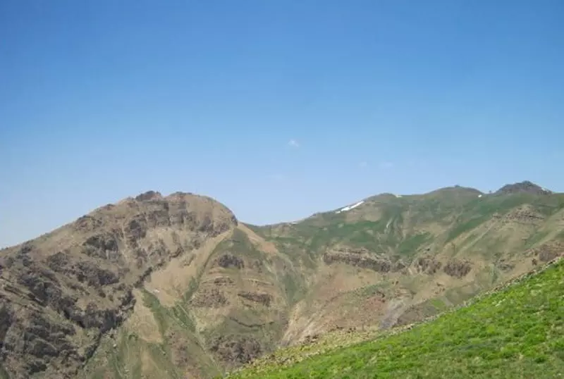 قله سی چال در روستای آهار