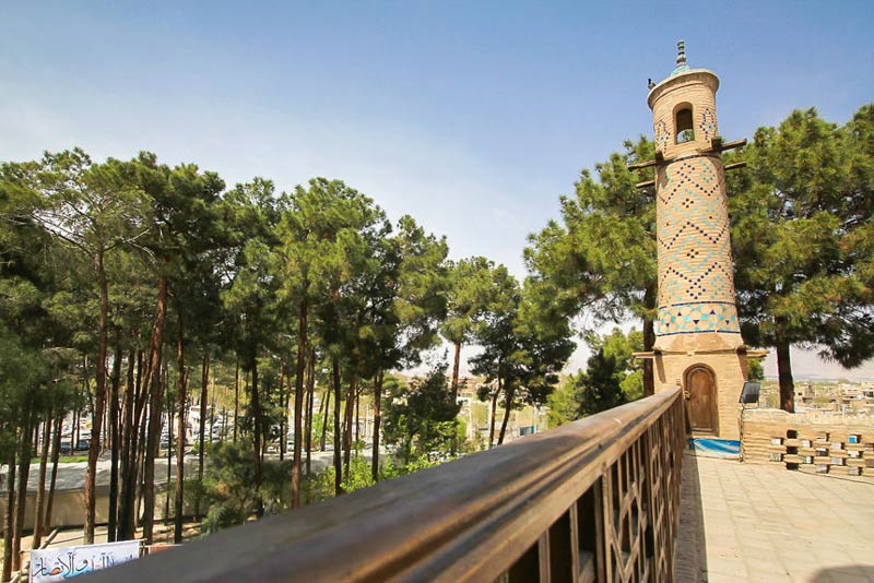 مناره و نرده چوبی منارجنبان اصفهان