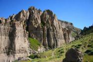 صخره های ترایده شیروان دره از نمای دور