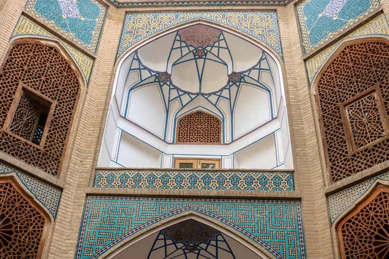 معماری بی‌نظیر مدرسه چهارباغ اصفهان