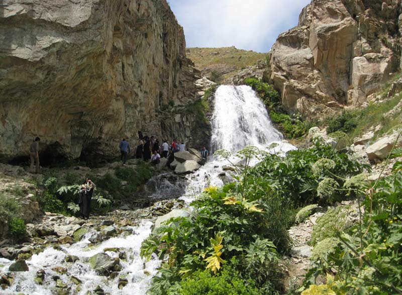 آبشار شکرآب در نزدیکی روستای آهار
