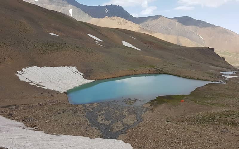 دریاچه حصارچال در ارتفاعات علم کوه